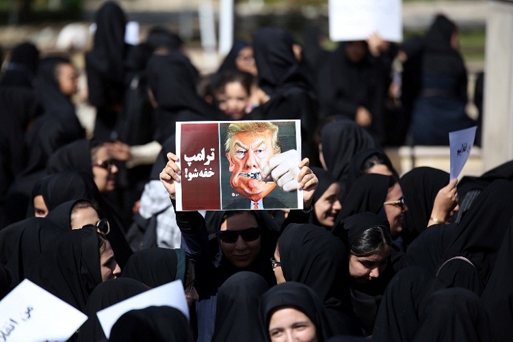 تجمع اعتراضی دانشگاهیان کردستانی در محکومیت سخنان رئیس جمهور آمریکا