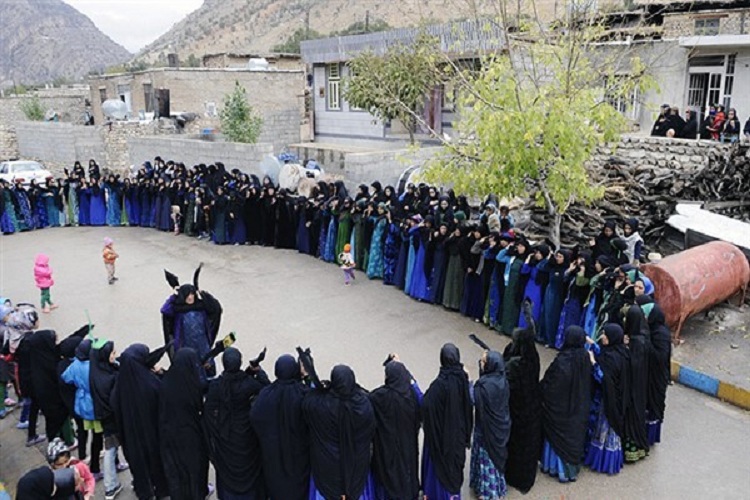 سنتی ماندگار در عزای شهدای دشت نینوا/ زنان با شروه محلی محرم را گرامی می‌دارند