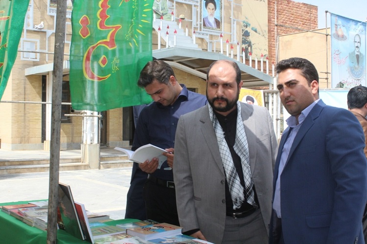 بازدید کارکنان جهاددانشگاهی کردستان از باغ موزه دفاع مقدس