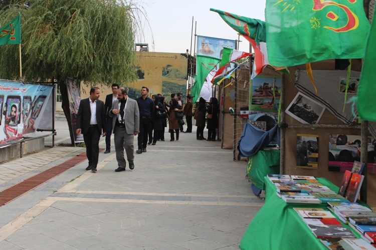 بازدید کارکنان جهاددانشگاهی کردستان از باغ موزه دفاع مقدس