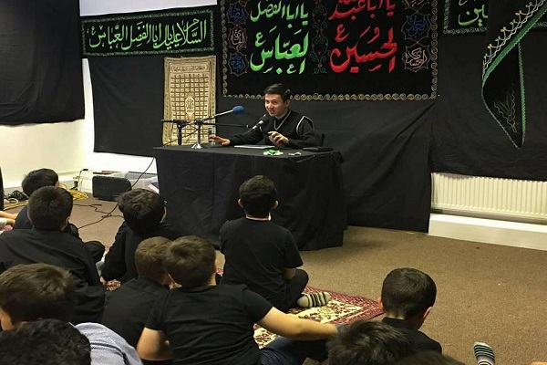 مجلس عاشورایی مبلغ جوان در انگلیس + عکس