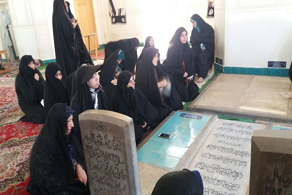 بازدید قرآن‌آموزان مؤسسه بنت الحسین(ع) از نمایشگاه والشمس