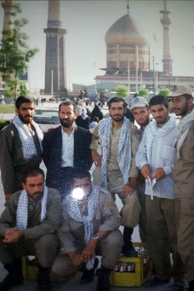 سعید بیژنی، مدرس قرآن در مانور طریق القدس بندرعباس و مرقد امام (ره) سال 75 با اعضای گروه تواشیح و شهید مدافع حرم رضا سنجرانی سعید بیژنی، مدرس قرآن در مانور طریق القدس بندرعباس و مرقد امام (ره) سال 75 با اعضای گروه تواشیح و شهید مدافع حرم رضا سنجرانی