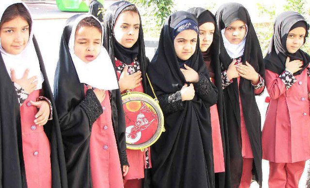 عکس/عزاداری دانش‌آموزان بنیاد امیرالمومنین (ع) ابرکوه