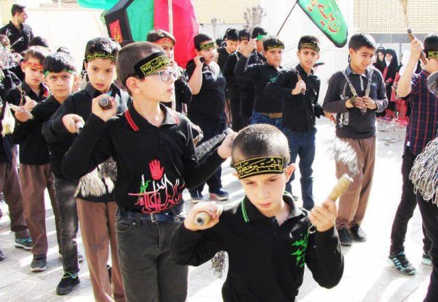عکس/عزاداری دانش‌آموزان بنیاد امیرالمومنین (ع) ابرکوه