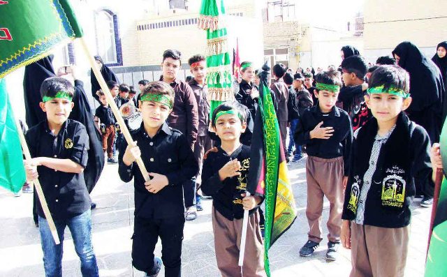 عکس/عزاداری دانش‌آموزان بنیاد امیرالمومنین (ع) ابرکوه