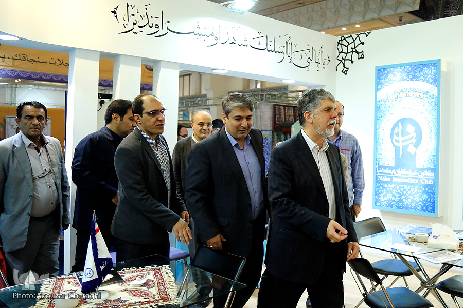 حضور وزیر ارشاد در غرفه ایکنا/ تجلیل صالحی از فعالیت‌های خبرگزاری