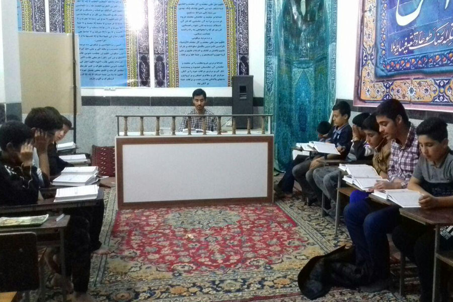 گزارش تصویری آموزش قرآن در مناطق محروم خرم‌آباد