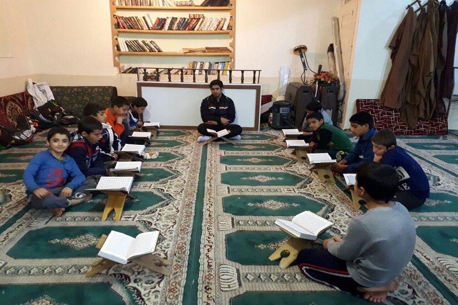 گزارش تصویری آموزش قرآن در مناطق محروم خرم‌آباد