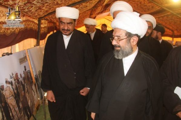 بازدید اساتید حوزه از نمایشگاه دفاع از مقدسات عراق در پیاده روی اربعین