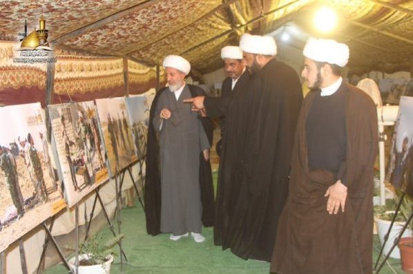 بازدید اساتید حوزه از نمایشگاه دفاع از مقدسات عراق در پیاده روی اربعین