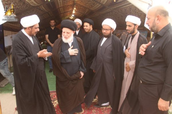 بازدید اساتید حوزه از نمایشگاه دفاع از مقدسات عراق در پیاده روی اربعین