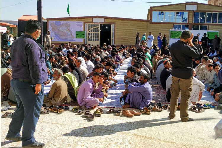 تصاویری از اطعام زائران پاکستانی در زائرسرای امام رضا(ع) زاهدان