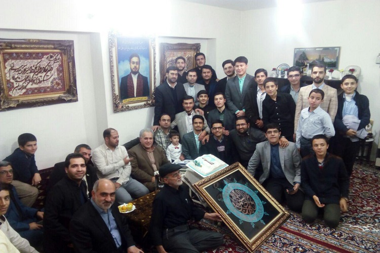 محفل قرآنی به یاد شهید منا در سالروز تولدش محفل قرآنی به یاد شهید منا در سالروز تولدش