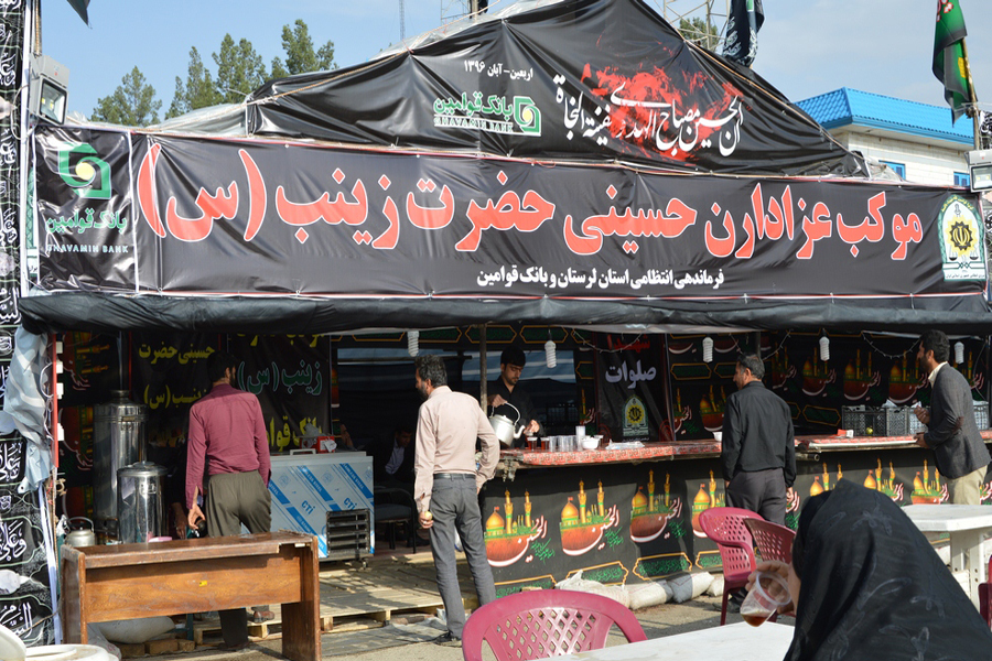 خدمات‌رسانی مأموران نیروی‌ انتظامی لرستان به زائران اربعین