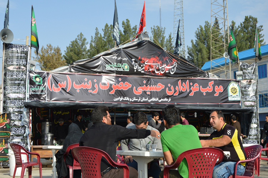 خدمات‌رسانی مأموران نیروی‌ انتظامی لرستان به زائران اربعین