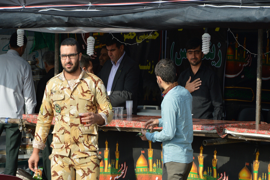 خدمات‌رسانی مأموران نیروی‌ انتظامی لرستان به زائران اربعین
