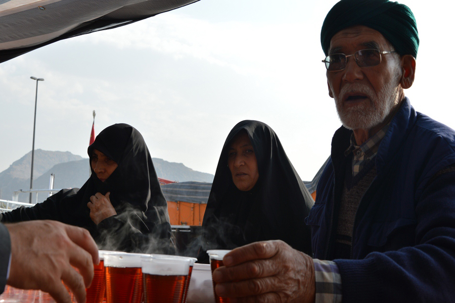 خدمات‌رسانی مأموران نیروی‌ انتظامی لرستان به زائران اربعین