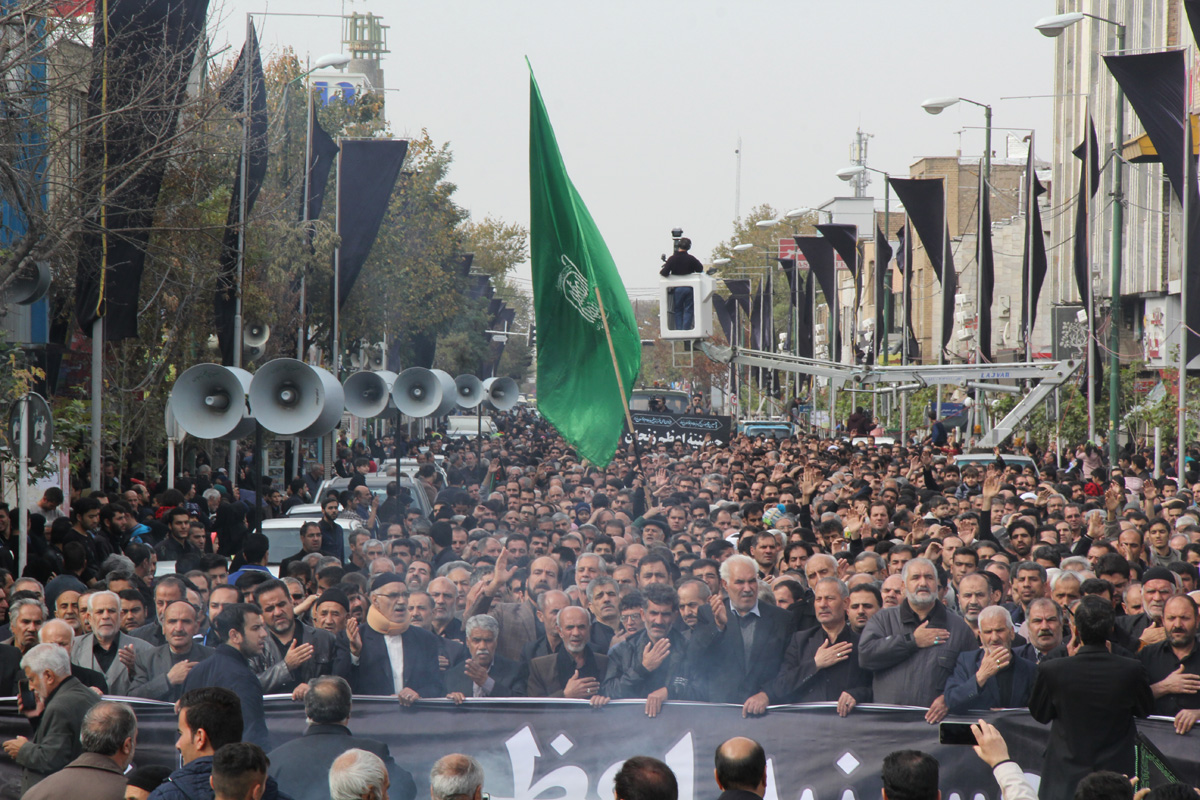 دسته حسینیه اعظم زنجان در روز اربعین