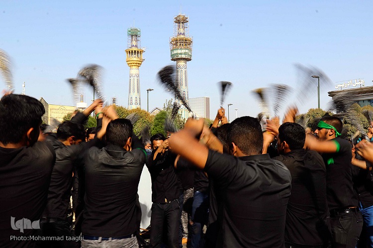 اینبار در روز اربعین صدای لیبک یاحسین از شهر امام مهربانی‌ها/ حضور پررنگ جوانان در اربعین امسال