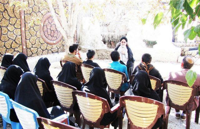 عکس/ بازدید امام جمعه ابرکوه از مدارس سفیران بهشت