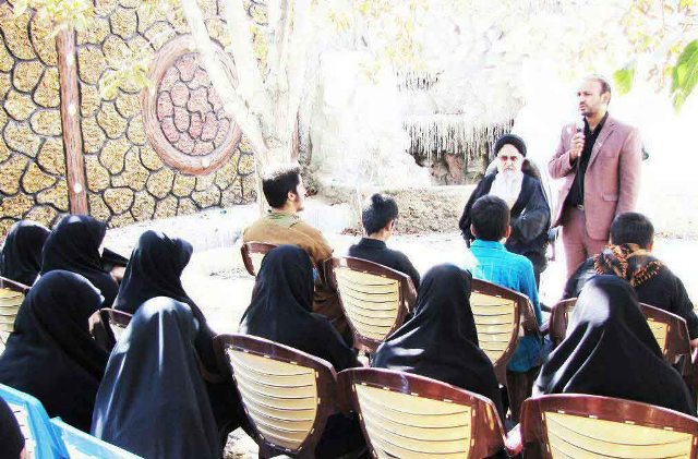 عکس/ بازدید امام جمعه ابرکوه از مدارس سفیران بهشت