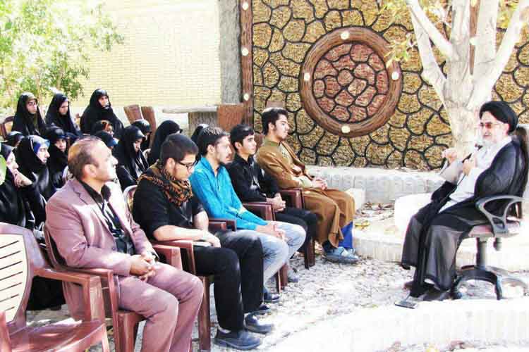 عکس/ بازدید امام جمعه ابرکوه از مدارس سفیران بهشت