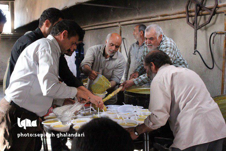 آیین معنوی پخت « آش نذری غلور » شهر اسفدن در قاب تصویر