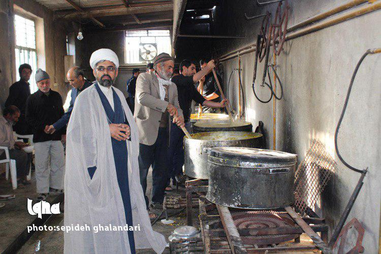 آیین معنوی پخت « آش نذری غلور » شهر اسفدن در قاب تصویر