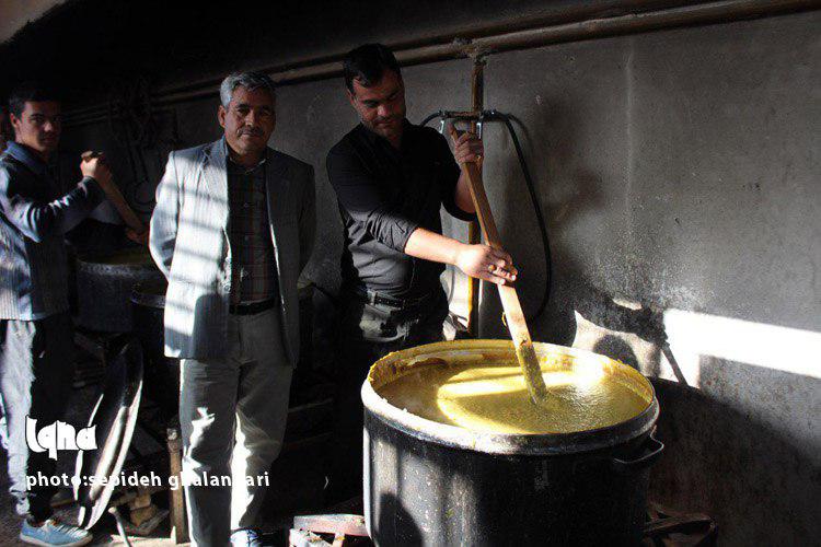 آیین معنوی پخت « آش نذری غلور » شهر اسفدن در قاب تصویر