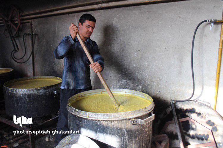 آیین معنوی پخت « آش نذری غلور » شهر اسفدن در قاب تصویر