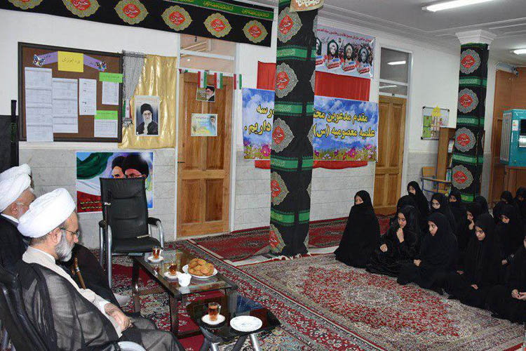 بازدید امام جمعه یزد از مدرسه علمیه معصومیه(س)+عکس