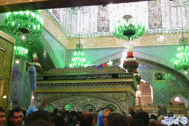 درخشش آیات سوره فجر بر روی ضریح امام رضا(ع)