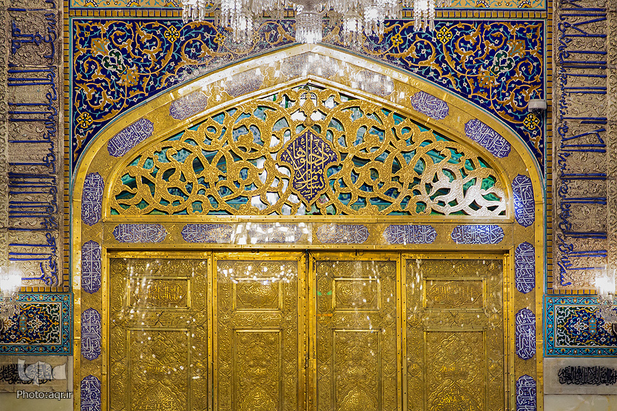 آیات سوره فجر بر روی ضریح امام رضا(ع) آیات سوره فجر بر روی ضریح امام رضا(ع)