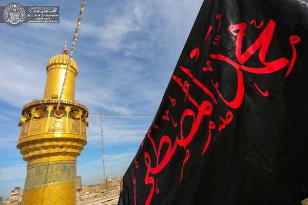 برافراشته شدن پرچم‌های عزای پیامبر اسلام در آستان علوی+عکس