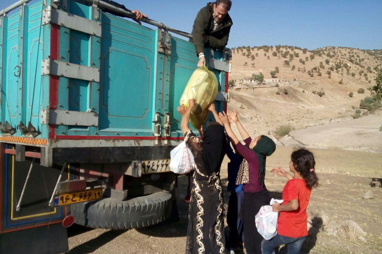 ارسال و توزیع محموله های کمک جهادگران جهاددانشگاهی به زلزله زدگان