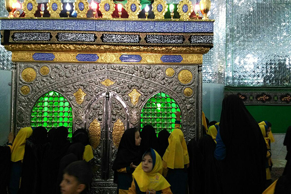 حضور خردسالان مؤسسه جامعة الحفاظ در امامزاده محمد(ع) حضور خردسالان مؤسسه جامعة الحفاظ در امامزاده محمد(ع)