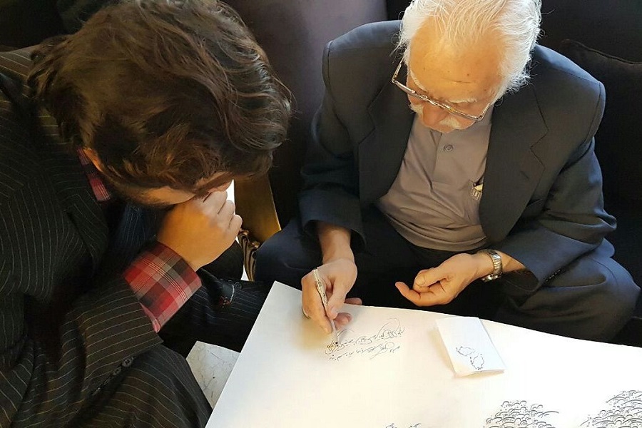 اهدا دو اثر خوشنویسی قرآنی به آسایشگاه معلولان هاشمی‌نژاد مشهد
