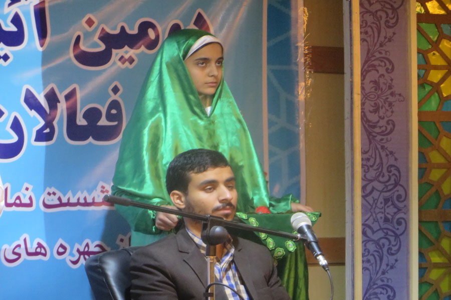 گزارش تصویری آیین تجلیل از فعالان، خادمان نماز و چهره‌های قرآنی در لرستان