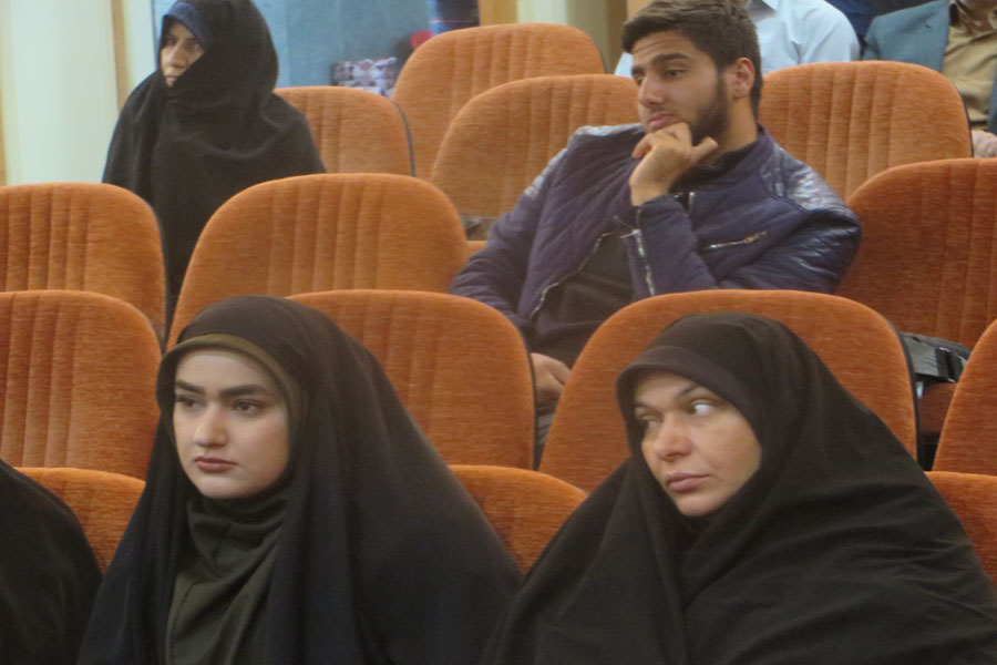 گزارش تصویری آیین تجلیل از فعالان، خادمان نماز و چهره‌های قرآنی در لرستان