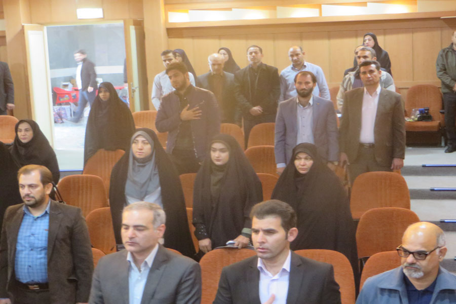 گزارش تصویری آیین تجلیل از فعالان، خادمان نماز و چهره‌های قرآنی در لرستان