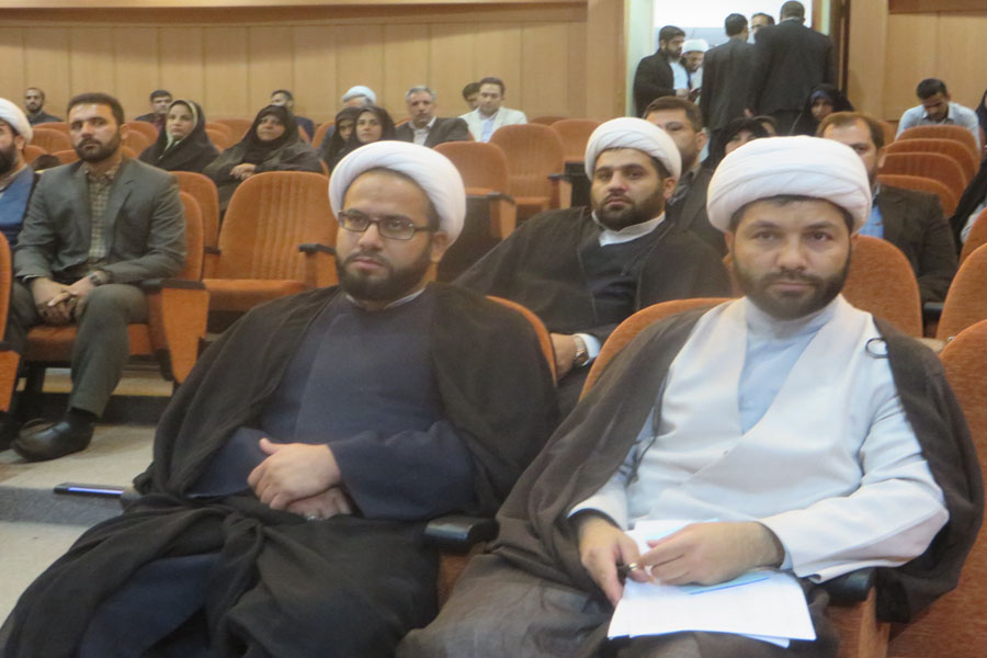 گزارش تصویری آیین تجلیل از فعالان، خادمان نماز و چهره‌های قرآنی در لرستان