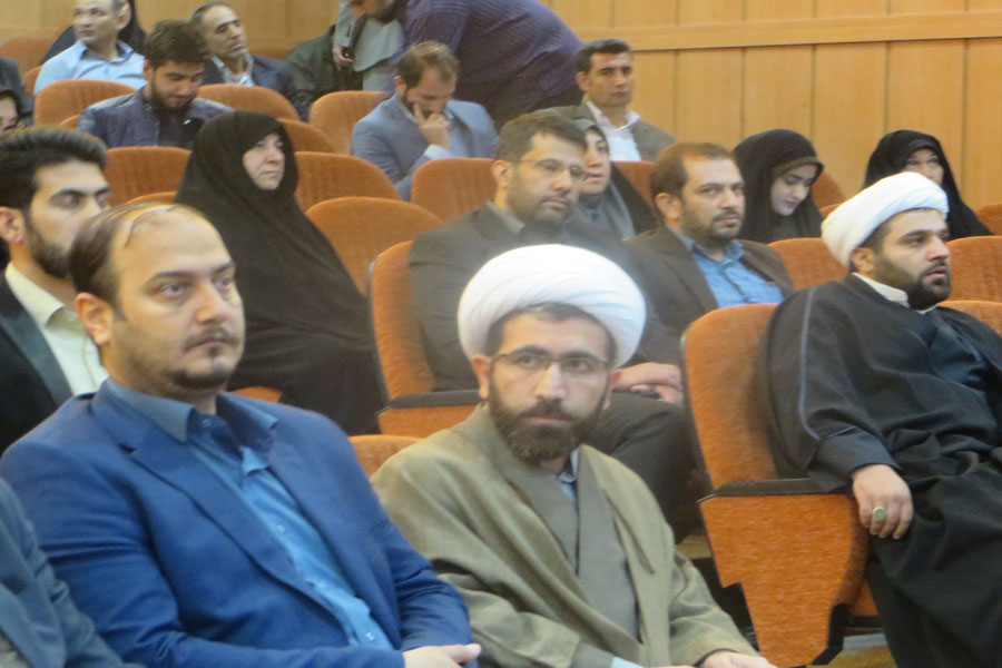 گزارش تصویری آیین تجلیل از فعالان، خادمان نماز و چهره‌های قرآنی در لرستان