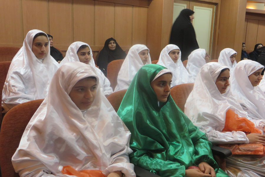 گزارش تصویری آیین تجلیل از فعالان، خادمان نماز و چهره‌های قرآنی در لرستان