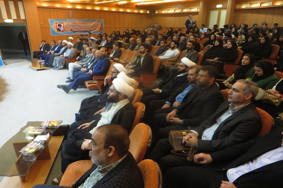 گزارش تصویری آیین تجلیل از فعالان، خادمان نماز و چهره‌های قرآنی در لرستان