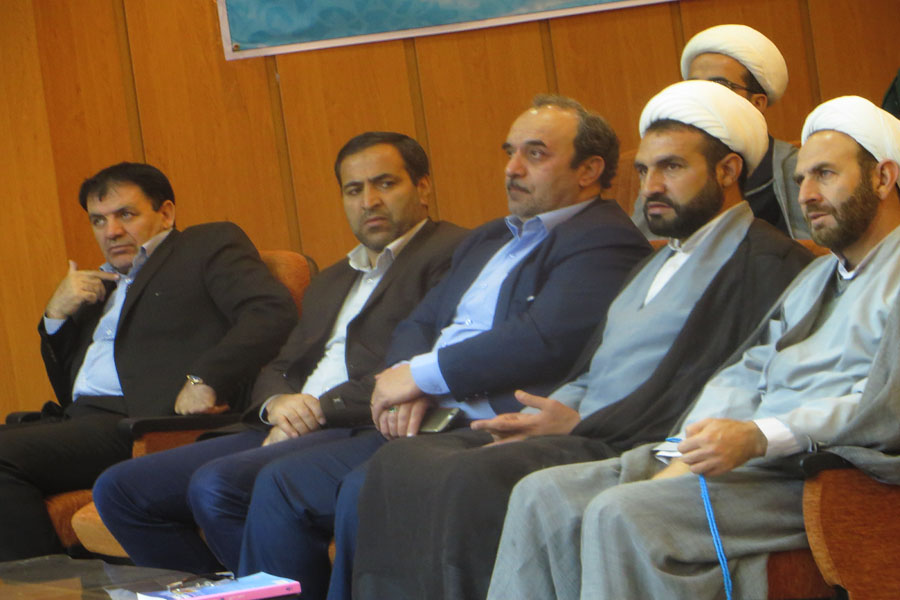 گزارش تصویری آیین تجلیل از فعالان، خادمان نماز و چهره‌های قرآنی در لرستان