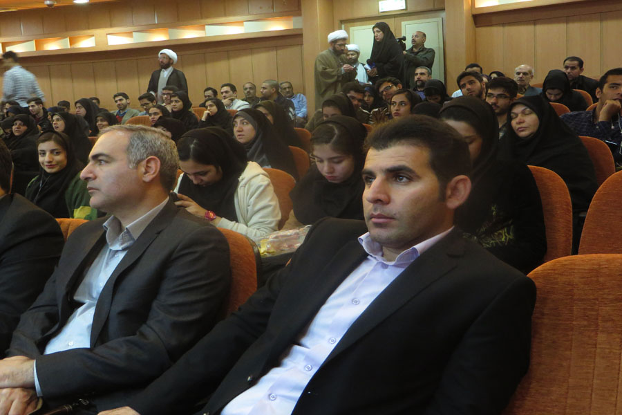 گزارش تصویری آیین تجلیل از فعالان، خادمان نماز و چهره‌های قرآنی در لرستان