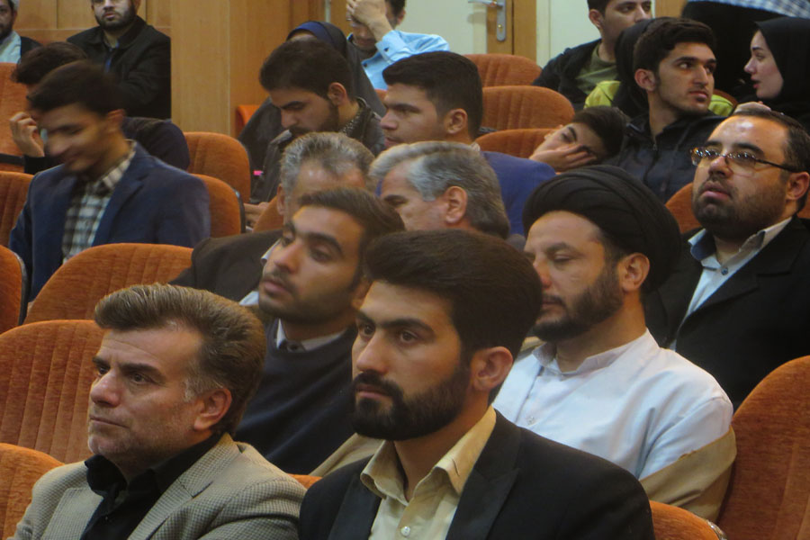 گزارش تصویری آیین تجلیل از فعالان، خادمان نماز و چهره‌های قرآنی در لرستان