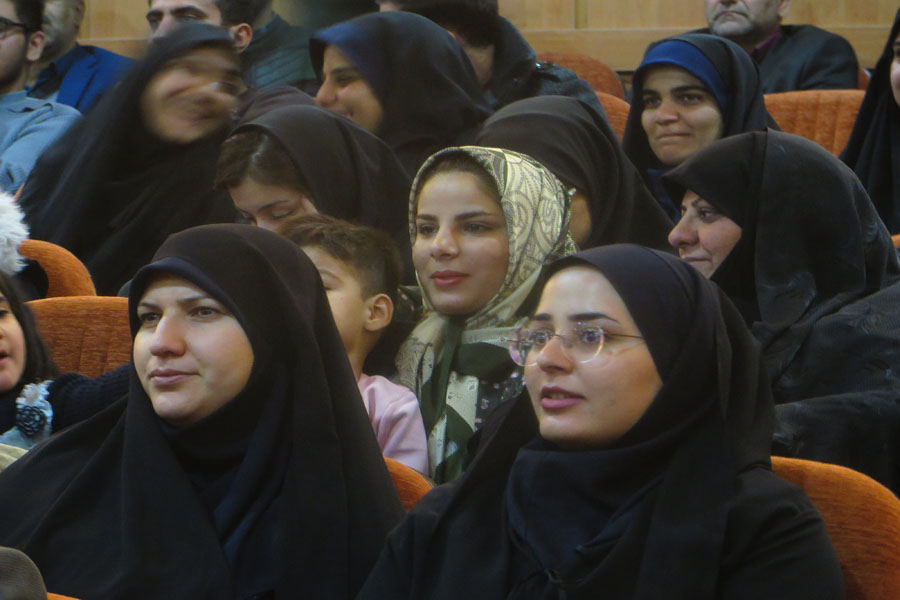 گزارش تصویری آیین تجلیل از فعالان، خادمان نماز و چهره‌های قرآنی در لرستان