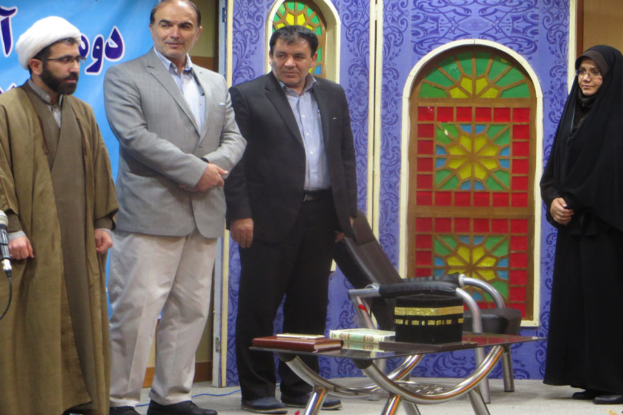 گزارش تصویری آیین تجلیل از فعالان، خادمان نماز و چهره‌های قرآنی در لرستان